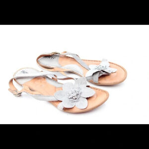 Born sandals